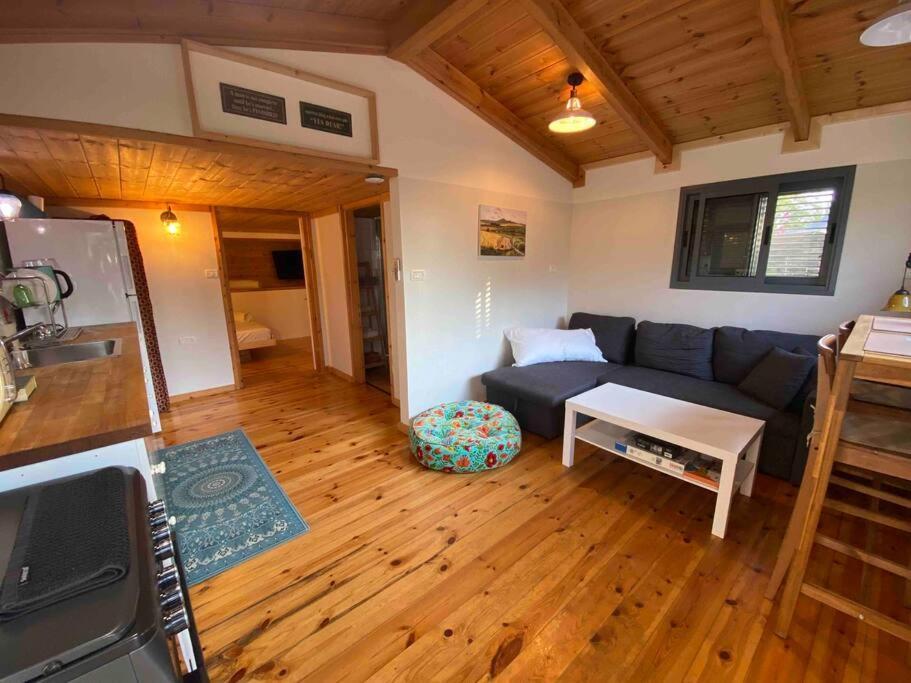 Bit Cabin Near The Airport Kfar Daniel Exterior foto